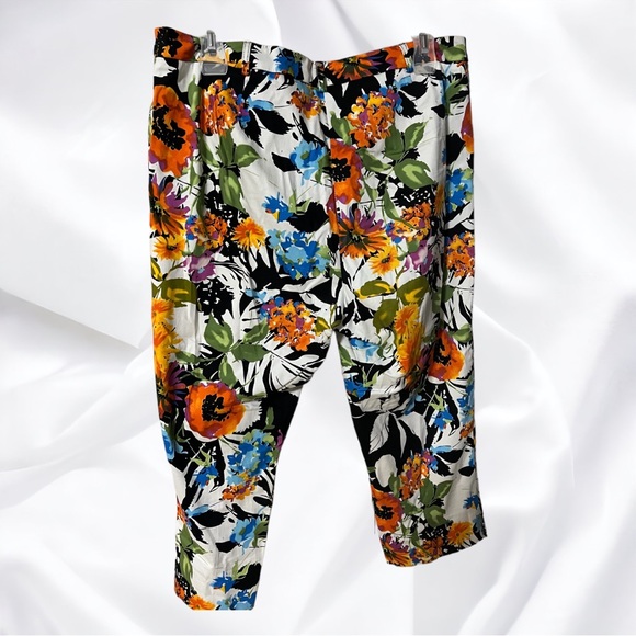 A pair of Trisisto floral capris in size 10 - Picture 9 of 9